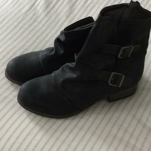 Boots size 9.5. Worn only 3 times